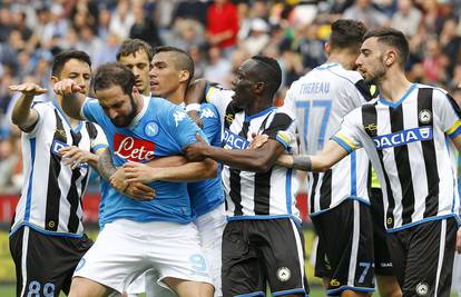 Udinese srušio snove Napolija o naslovu, Higuaín je podivljao