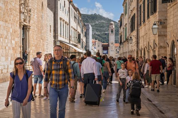 Dubrovnik: Velik broj turista za uskrsne blagdane u gradu