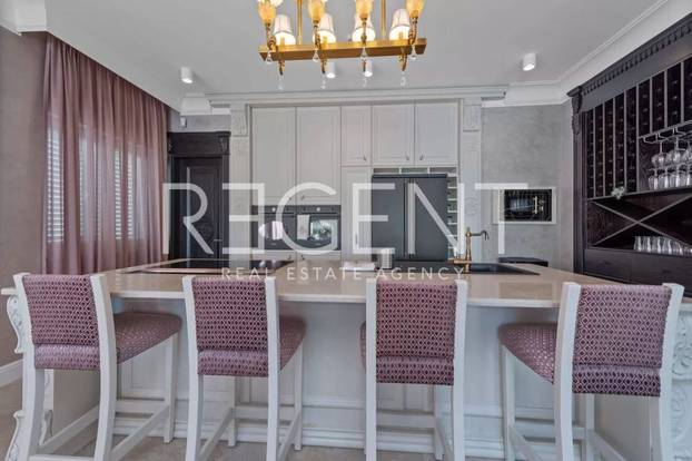 FOTO Luksuzna vila u Vodicama ima grijani bazen, saunu, biljar, jacuzzi... I cijena je 'raskošna'