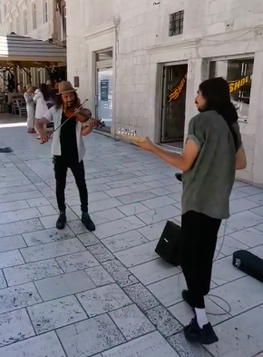 Argentinci su svirali Oliverovu pjesmu na ulicama Splita, video postao pravi hit među Hrvatima