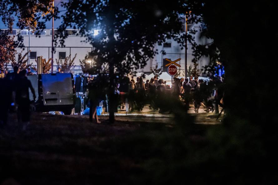 Vukovar.  Nakon završetka koncerta stvarale su se gužve. 