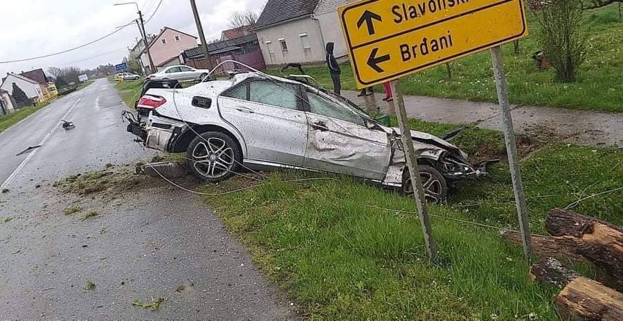 Vozio je 150 km/h?! Triput brže od dopuštenog, zabio se u stup pa ogradu i poginuo na mjestu