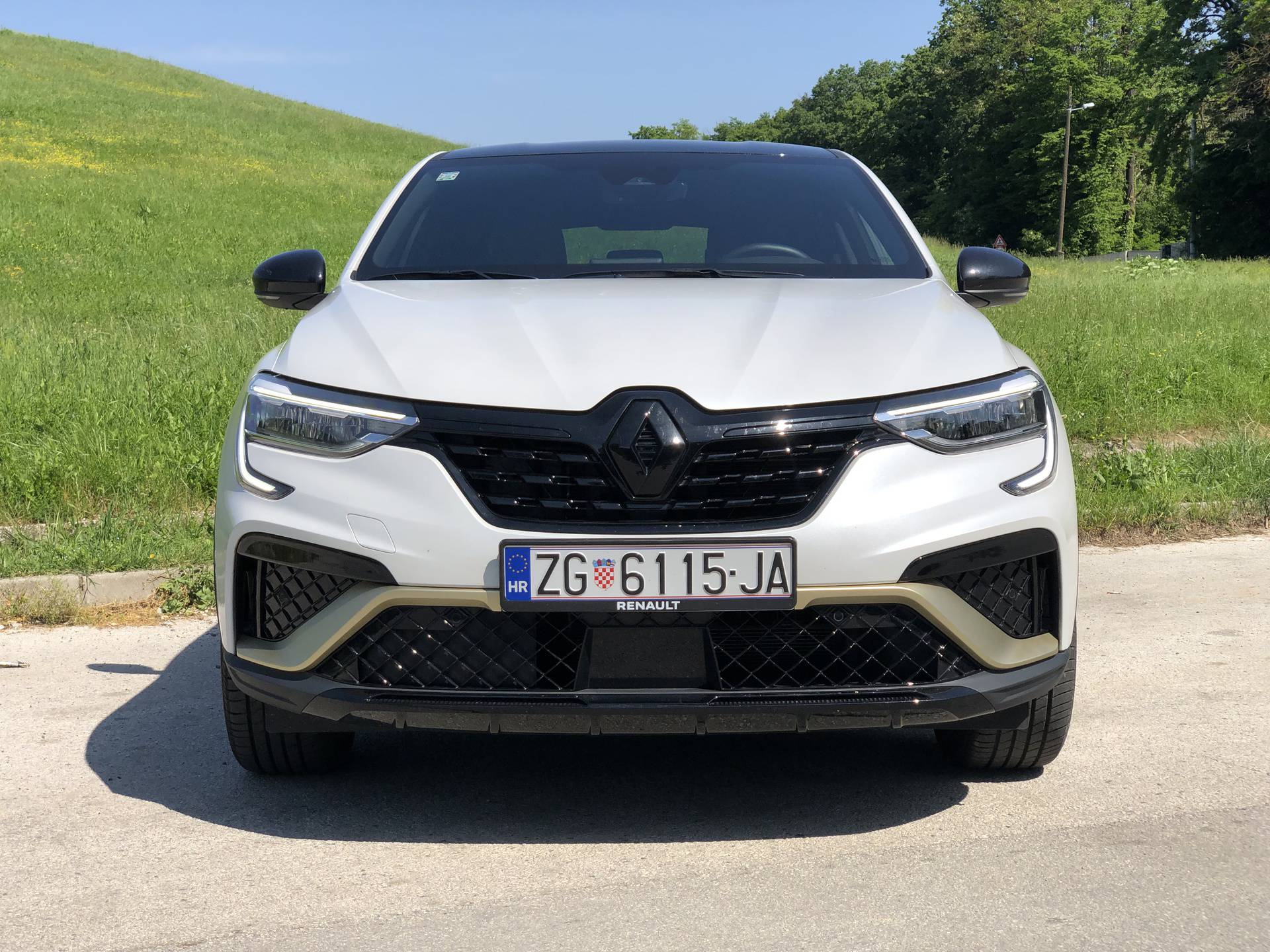 Testirali smo Renault Megane Conquest Hybrid: Jedan od najštedljivijih auta u klasi