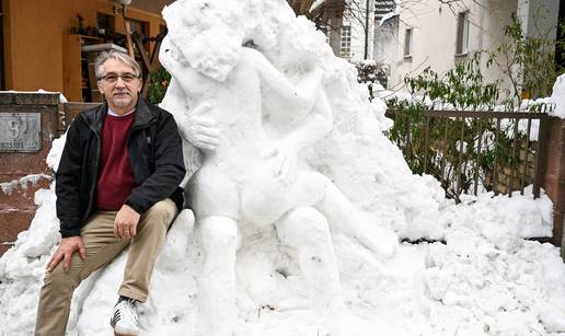 FOTO Snje&zcaron;ni par prepustio se strastima na Tre&scaron;njevci: Evo &scaron;to je izradio zagreba&ccaron;ki umjetnik
