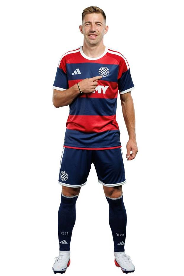 FOTO Hajduk predstavio novi gostujući dres. Navijači složni: 'Sad izgledamo kao Bayern...'