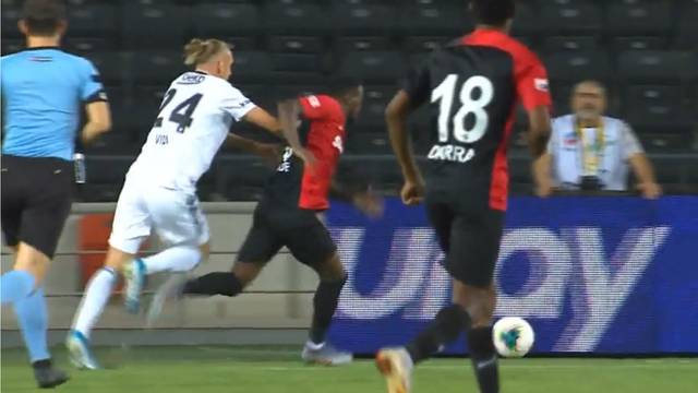 Domagoj Vida skrivio penal pa pocrvenio u porazu Besiktasa