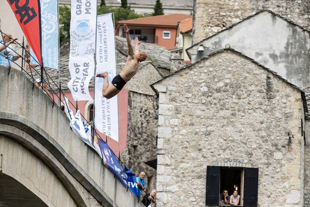Mostar: Održani 460. tradicionalni skokovi sa Starog mosta