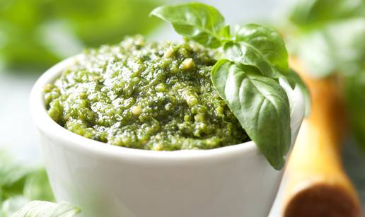 Napravite domaći pesto, odlično se slaže sa sirom i tjesteninom