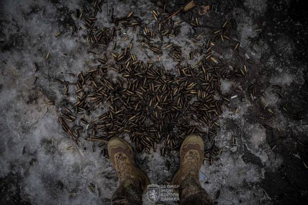 FOTO Ovako izgledaju ulice u Ukrajini: 'Jedino ispod mreže možemo doći do trgovine'