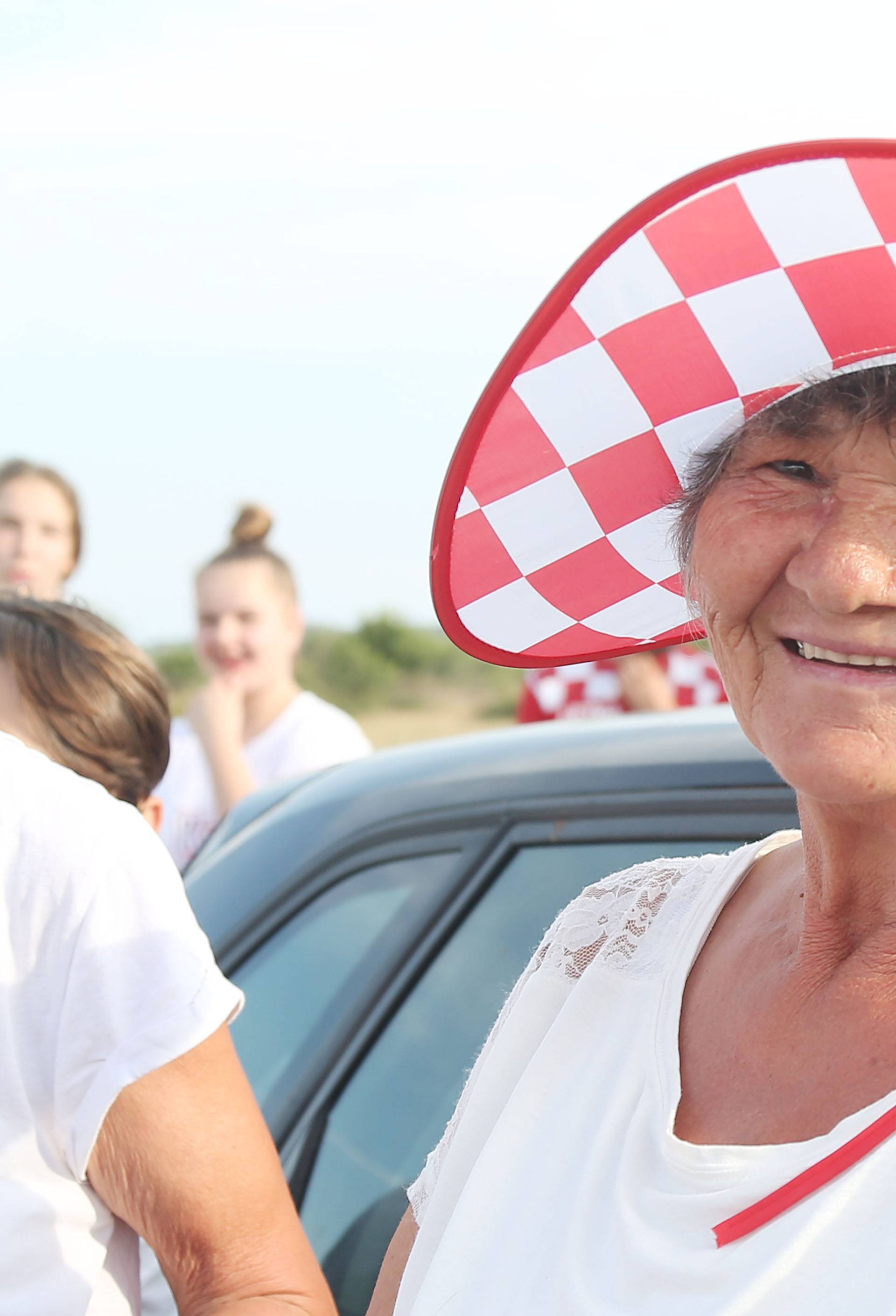 Navijači iscrtali oblik Danijela Subašića i poruku za Ćustića