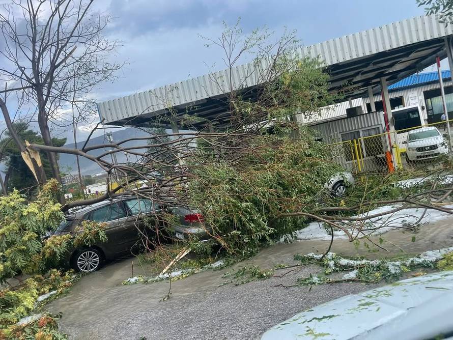 FOTO UŽASA Oluja  je poharala Split: 'Ovo je kao armagedon!'