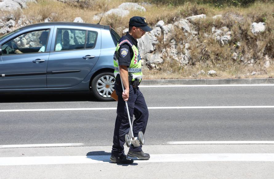 Šibenik: Sudar automobila i vozila saniteta kod Morinjskog mosta, šest osoba prevezeno u bolnicu 