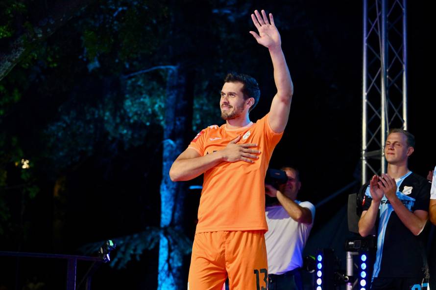 VIDEO Rijeka predstavila novu garnituru dresova. Produžili su suradnju s Jurajem Zigmanom