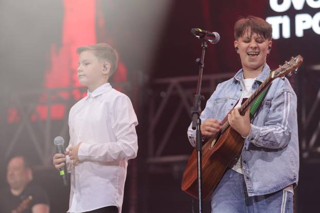 Zagreb: U Areni Zagreb održan koncert "Progledaj srcem"