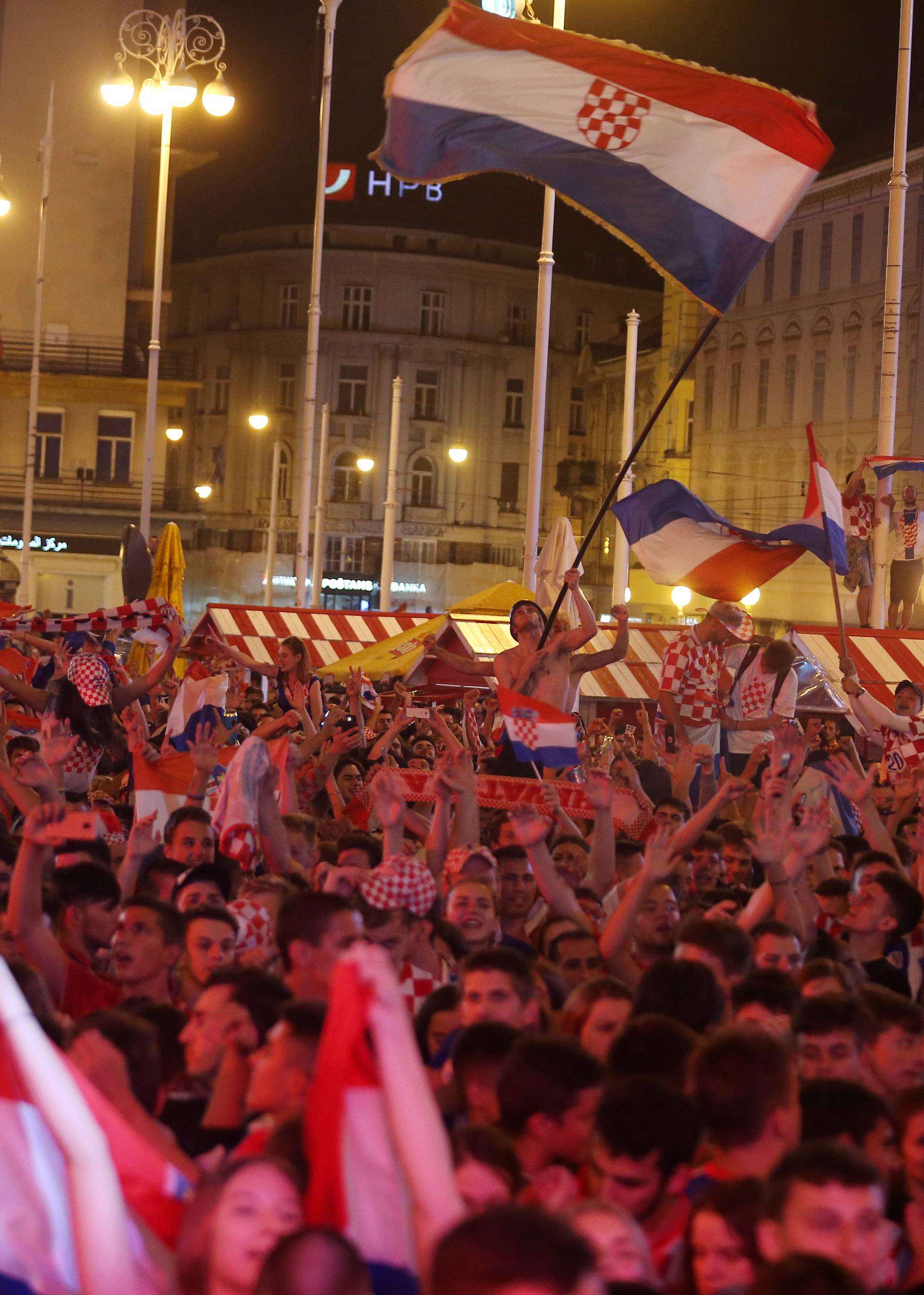 Idemo u finale! Ludnica na ulicama, cijela Hrvatska gori