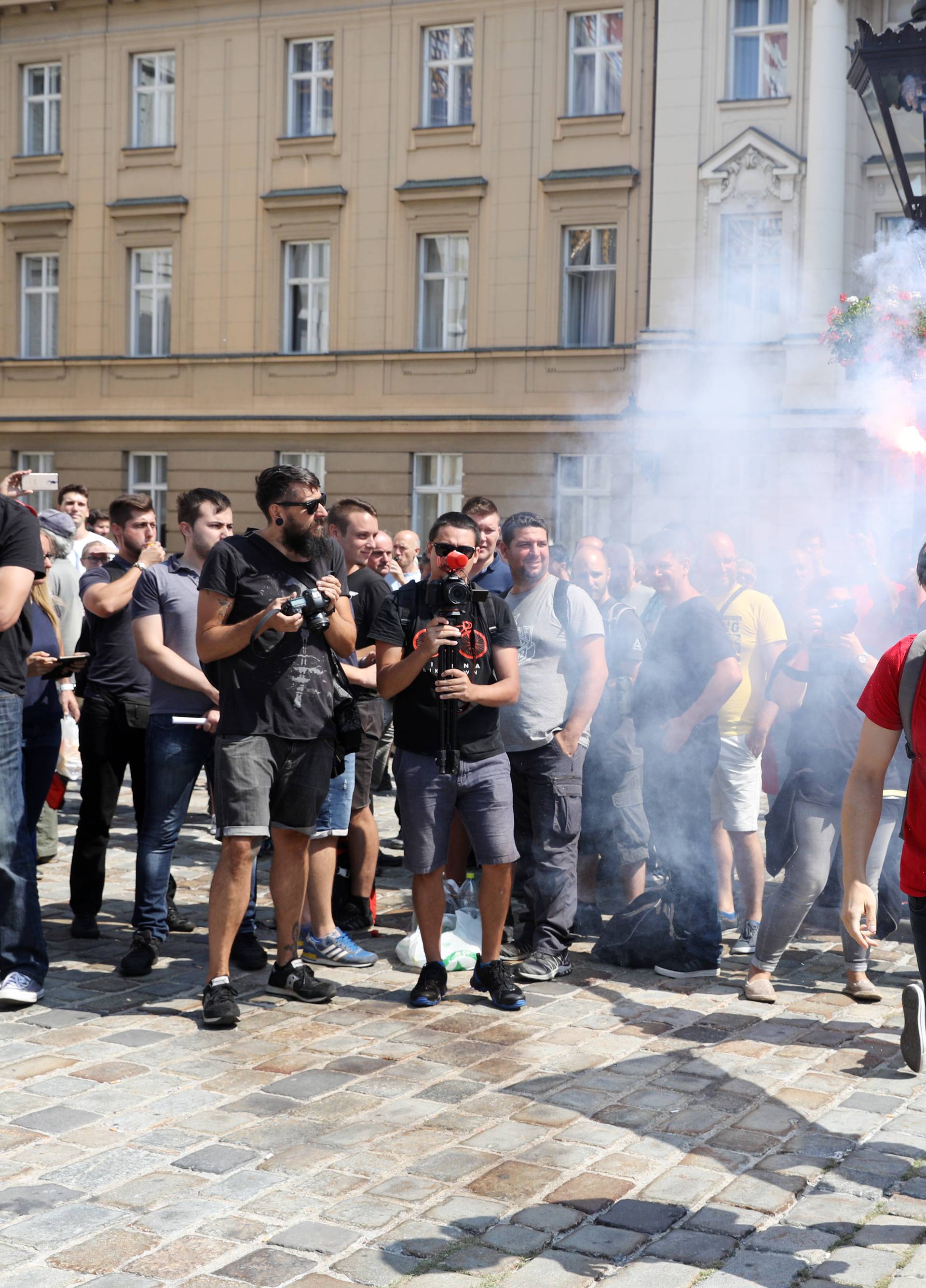 Gotov sastanak u Vladi: 'Štrajk će trajati dok ne isplate plaće'