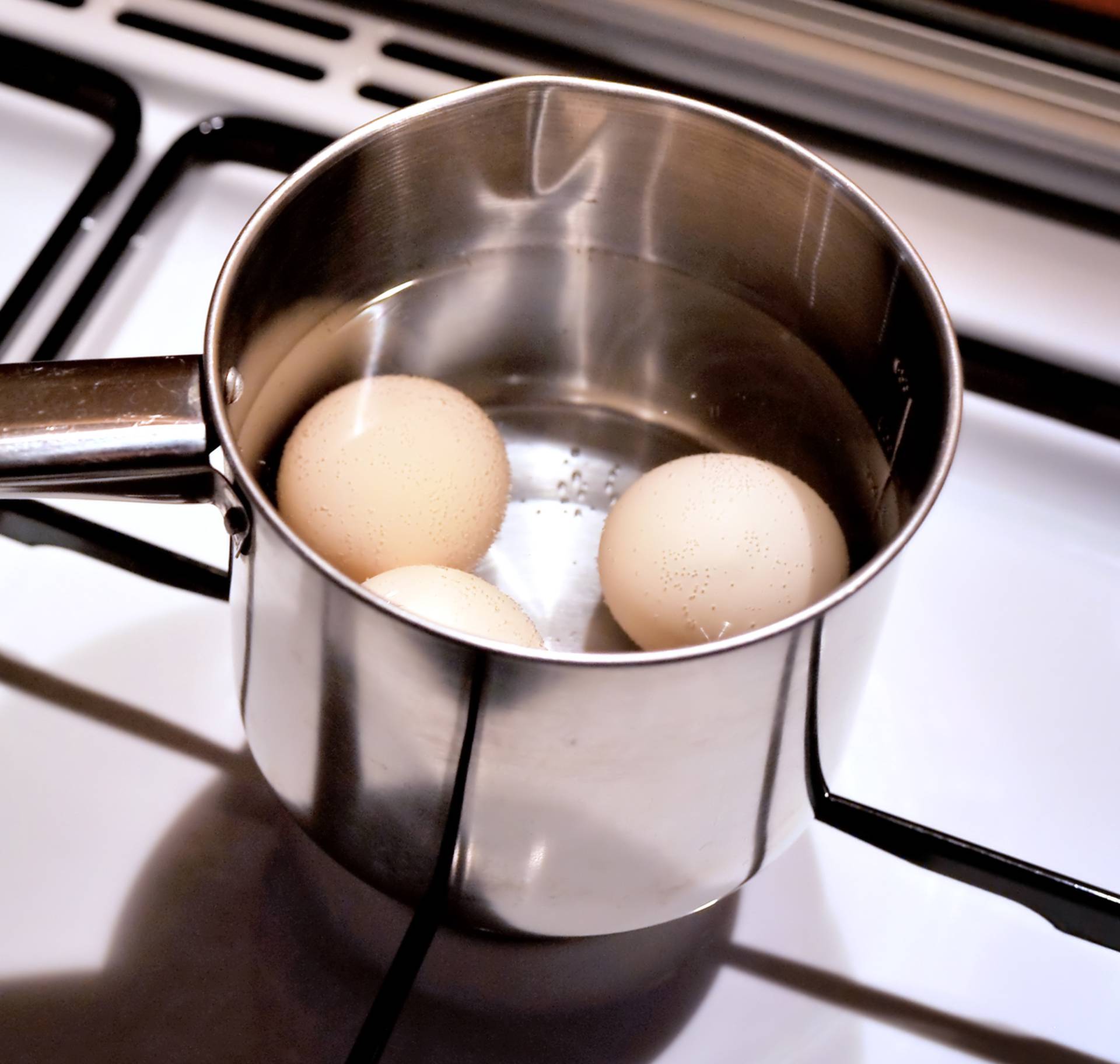Dodajte sodu bikarbonu kada kuhate jaja - razlog je genijalan