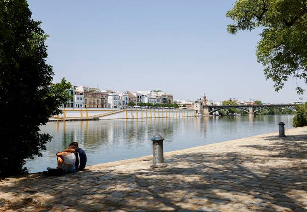 Spain faces first summer heatwave