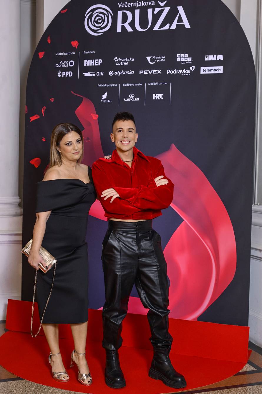 Zagreb: Uzvanici na dodjelu medijske nagrade "Večernjakova ruža" u Hrvatskom narodnom kazalištu