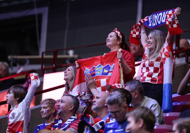 Malmo: Navijači na tribinama prije utakmice Hrvatske protiv Slovenije u drugom krugu EHF Europskog prvenstva