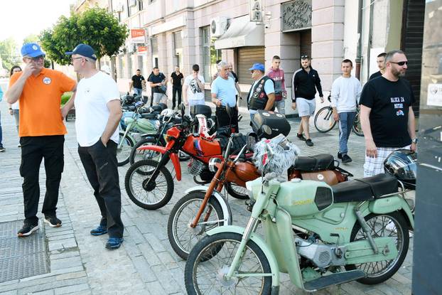 Sisak: Oldtimer klub Sisak organizirao 7. Tomos susret