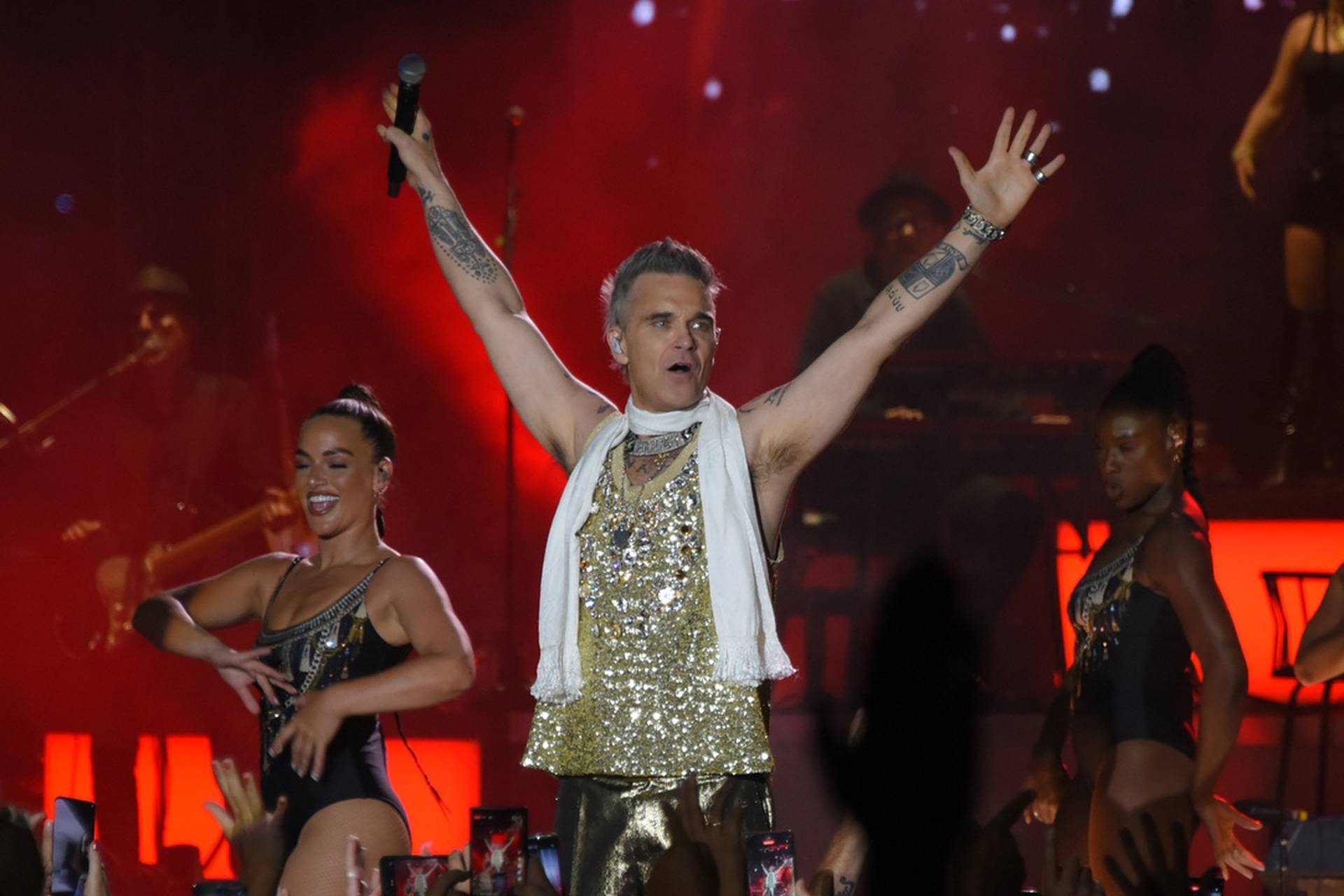 Pula: Robbie Williams održao koncert u popunjenoj pulskoj Areni