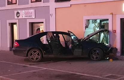 Bježeći od policije u Karlovcu automobilom udario u zid kuće
