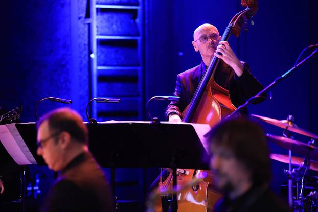Zagreb: Jazz orkestar HRT-a i Miron Hauser uz osam istaknutih pijanista odali su počast Matiji Dediću 