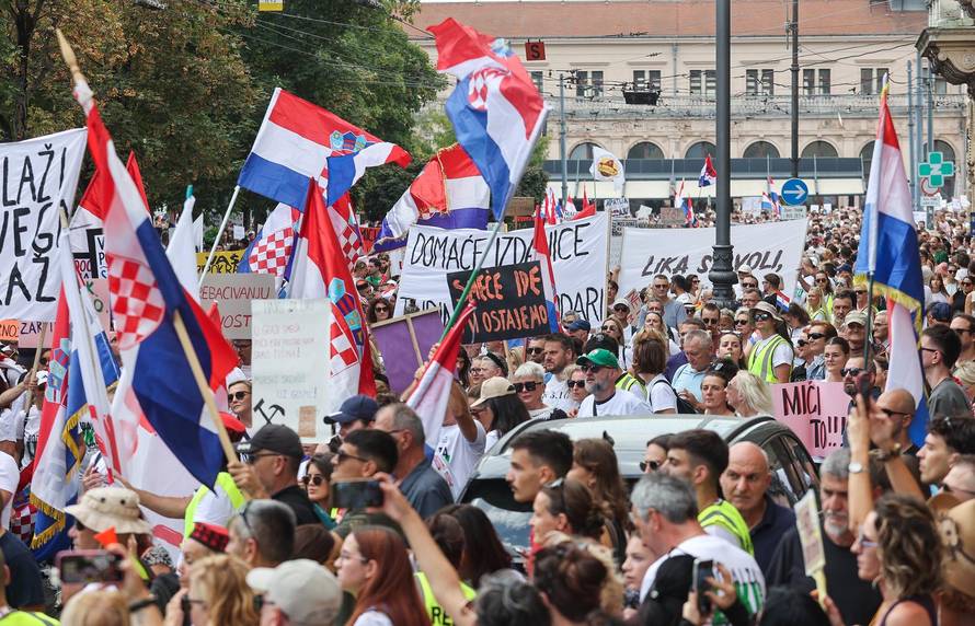 Zagreb: Okupljanje prosvjednika Hodaj za Liku, hodaj za Hrvatsku
