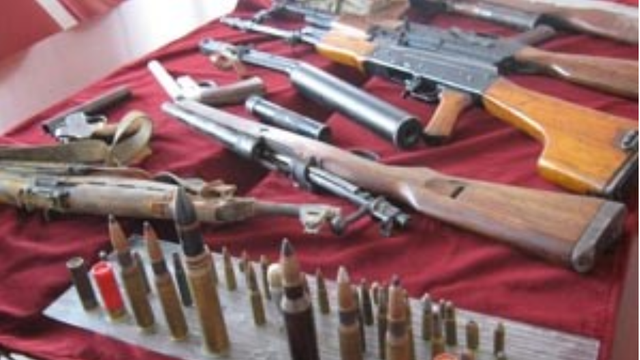 Mladić iz Borova Naselja imao hrpetinu oružja: Bombe, oružje, čak i dio policijske opreme