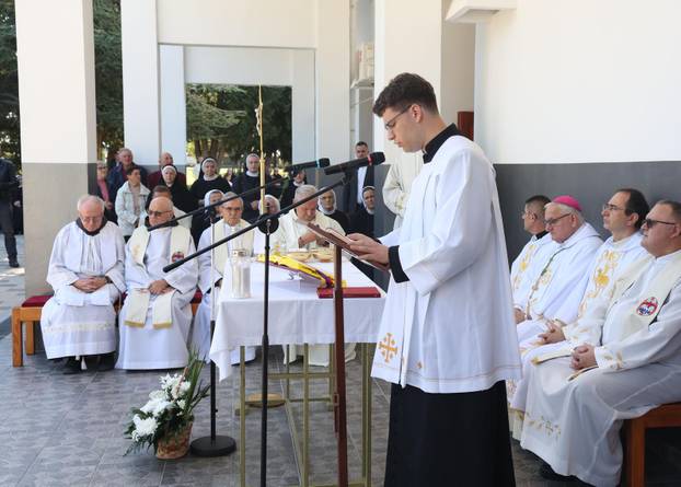 Šibenik: Na blagdan Svih svetih misno slavlje predvodio je mons. Tomislav Rogi?
