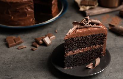 Desert za 5: Čokoladni kolač bez brašna i šećera će vas oduševiti