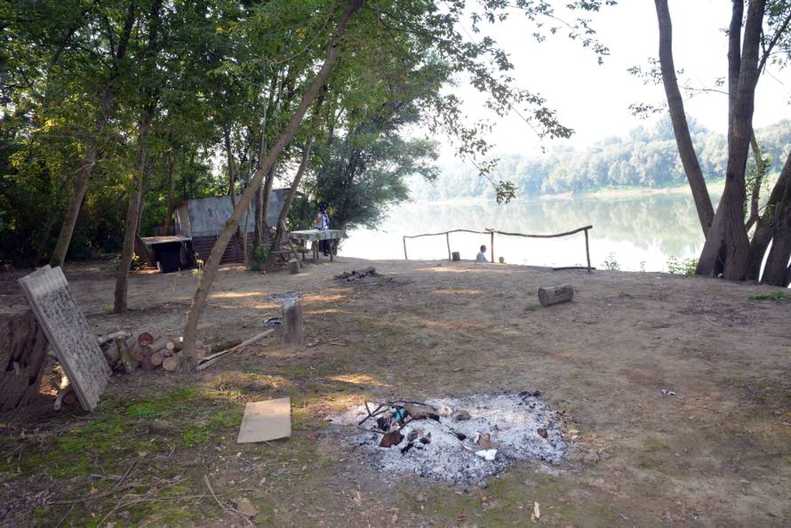 Slavonski Å amac: Potraga za nestalim u Savi