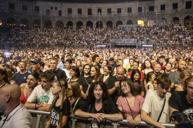 Pula: Parni valjak održao koncert u prepunoj Areni 