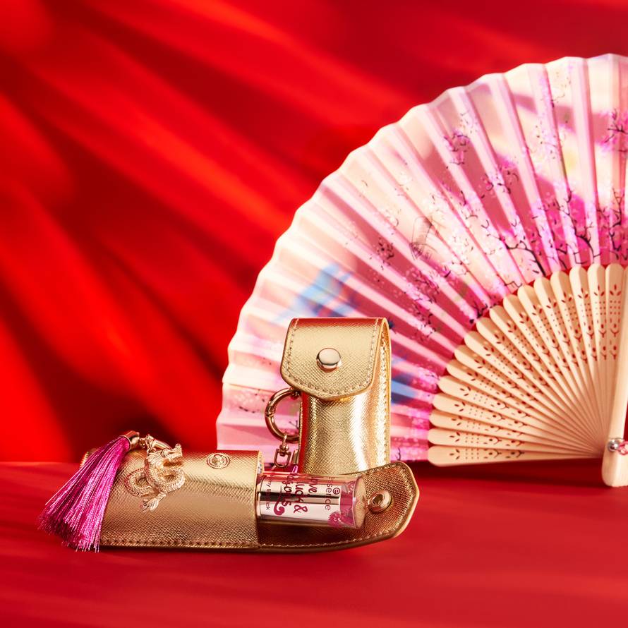 Proslavite svoju ljepotu s novom trendovskom kolekcijom essence "love, luck & dragons"!