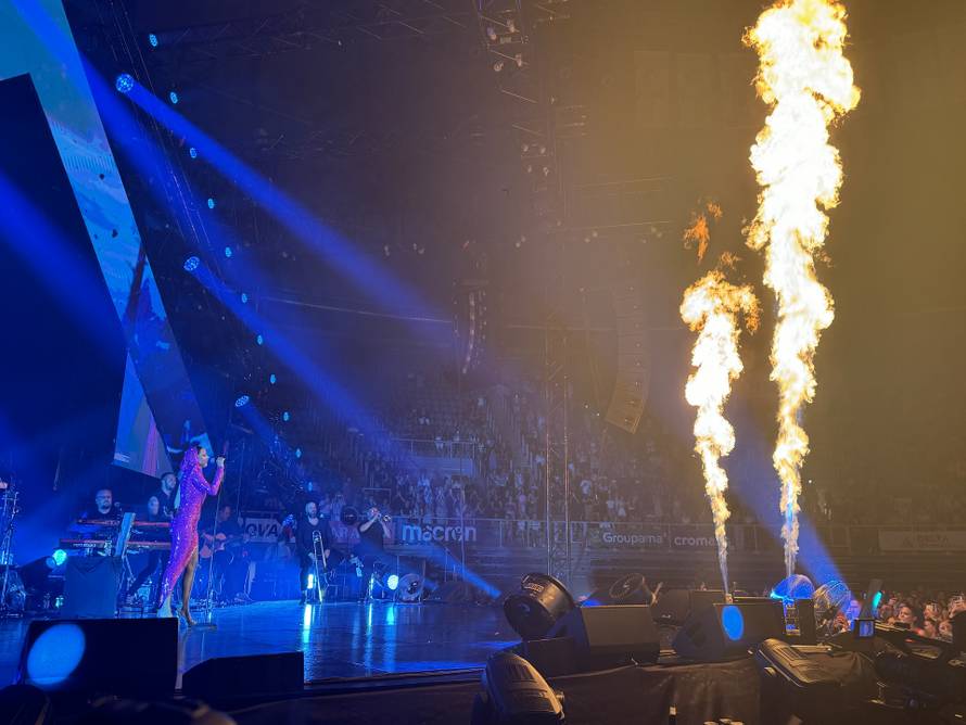 Prijović u Zadru održala čak 40. koncert turneje: Dovela repera pa odjenula izazovni kostim...