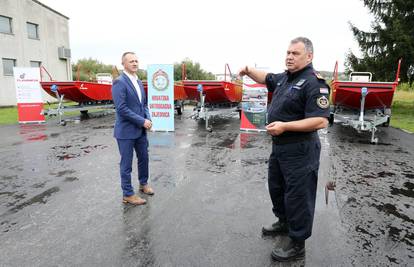 Stigla nova oprema: Karlovački vatrogasci dobili su čamce...