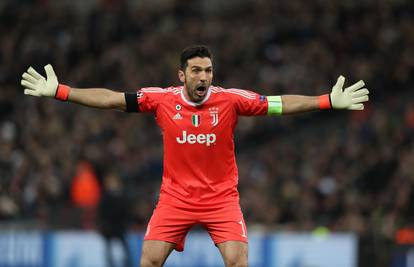 Ništa ga ne može otjerati u penziju: Buffon ostaje u Juveu!