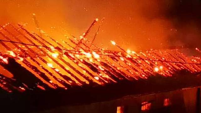 Velika tragedija u Srbiji: Troje ljudi je izgorjelo u požaru kuće