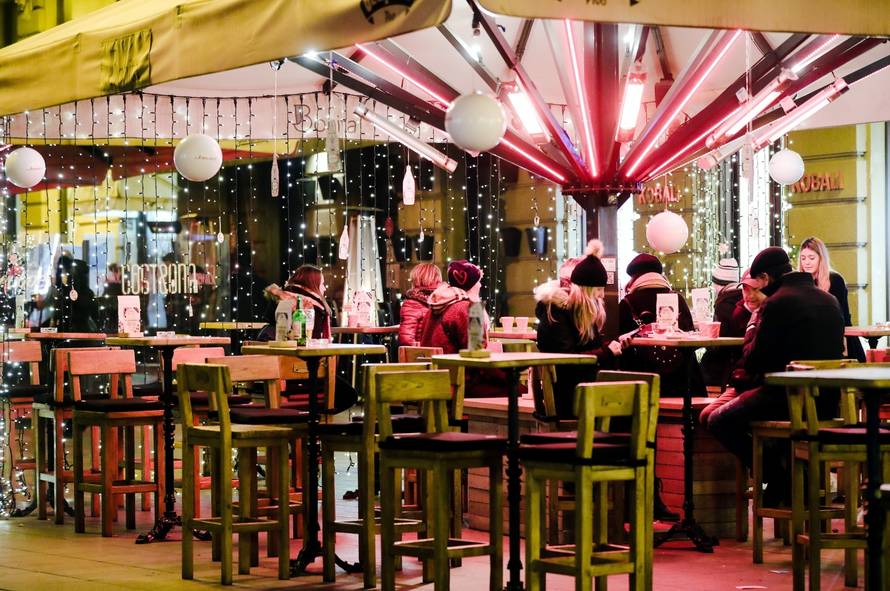 Zagreb pred zatvaranje kafiæa