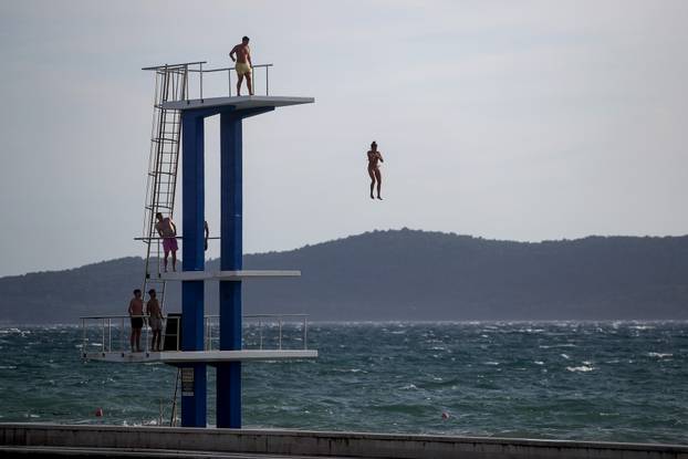 Zadar: Jesensko poslijepodne na skakaonici bazena Kolovare
