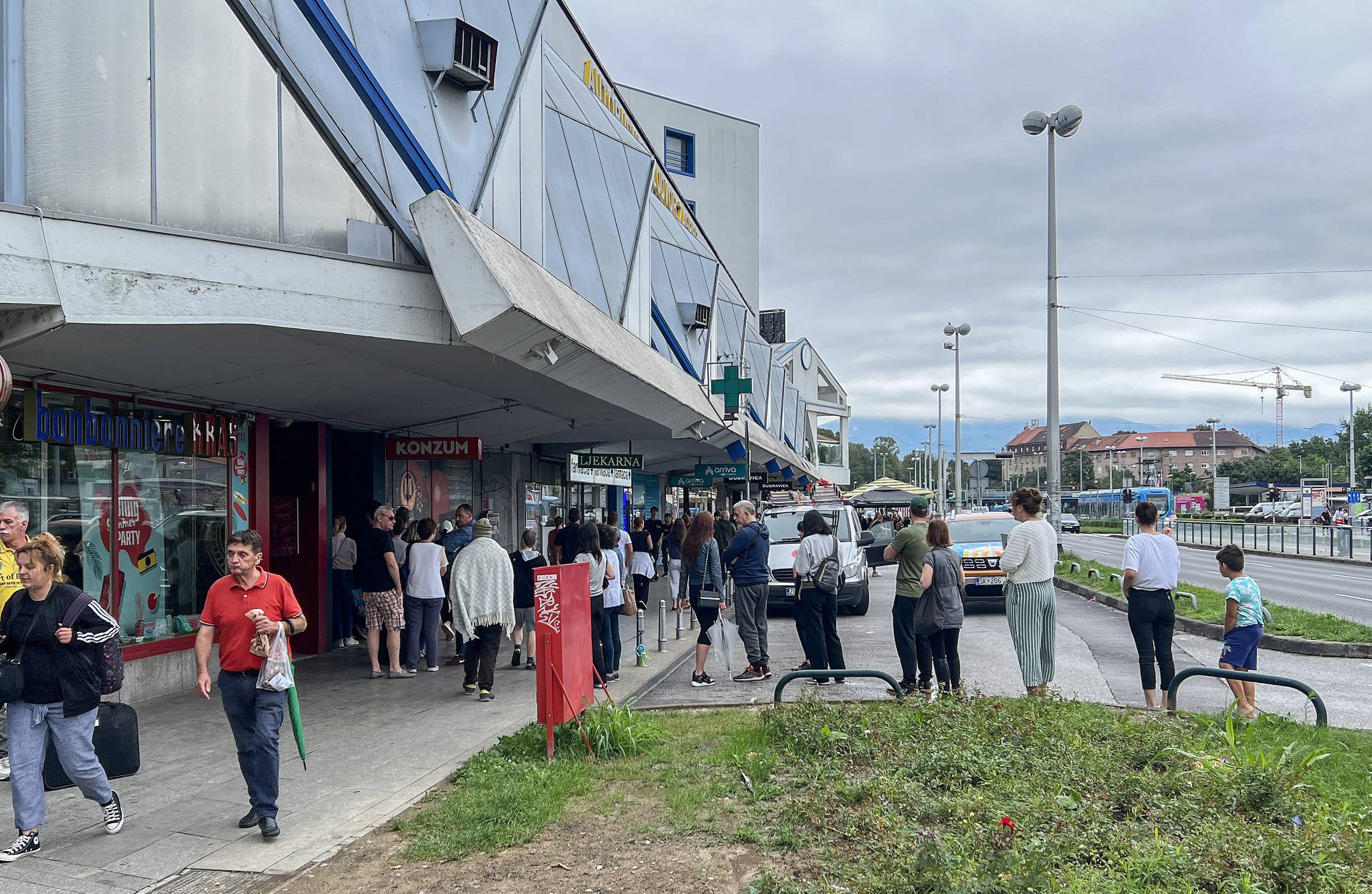 Zagreb: Gužva na Autobusnom kolodvoru zbog otvorene trgovine