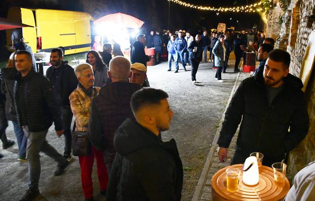 FOTO Tvrđava bila ispunjena pivom na još jednom izdanju Pivo festa u Slavonskom Brodu