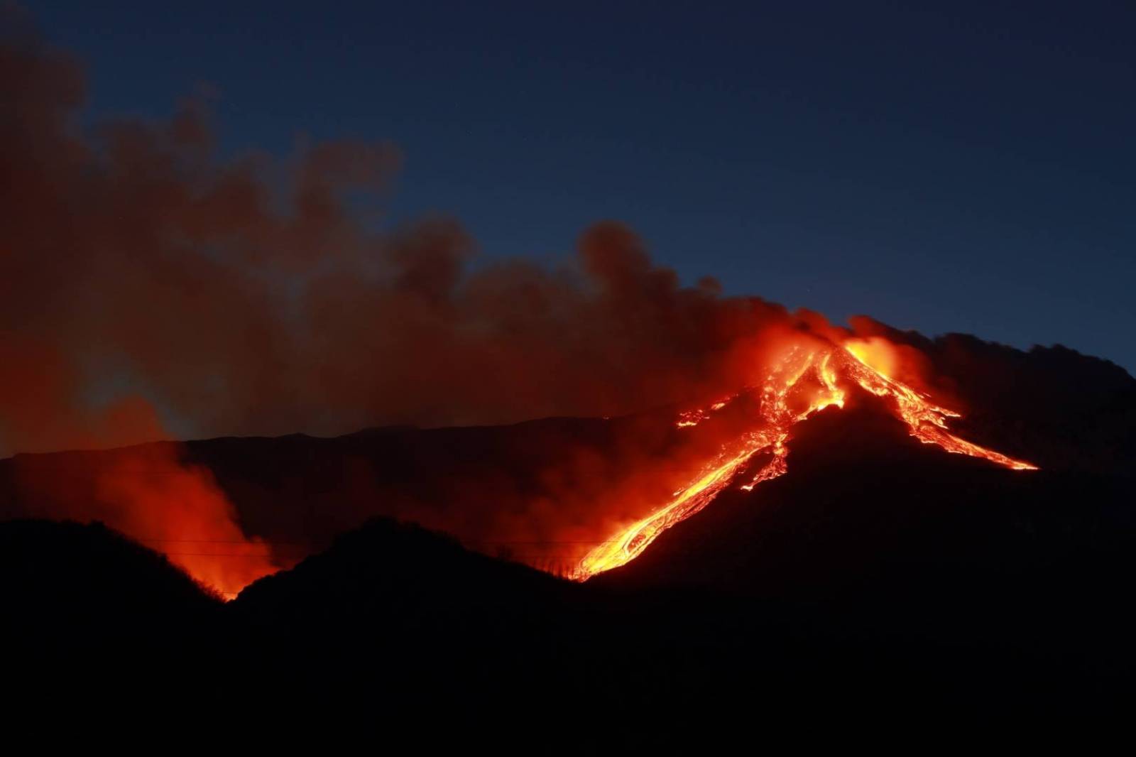 Spectacular eruption of Etna today