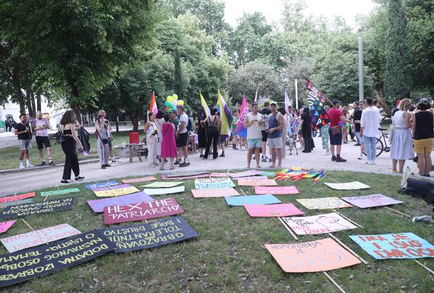 Split: Okupljanje sudionika i atmosfera prije početka ovogodišnjeg Split Pridea