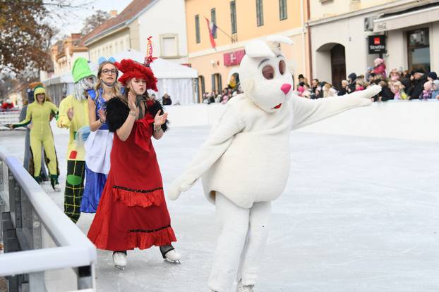 Na otvorenju klizališta u Bjelovaru glavna atrakcija bili su zagrebački klizači i bjelovarski hokejaši