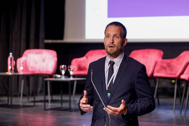 Zadar: Konferencija &ldquo;Oto&ccaron;ko povezivanje i unaprije&dstrok;enje &zcaron;ivota na otocima&rdquo;