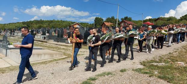 FOTO TUGA U KOTOR VAROŠU Pokopali Draganu (34) koja je poginula u buktinji kod Omiša