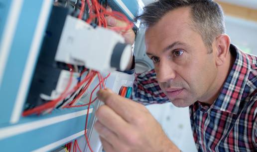 Struja u ku&cacute;i: Evo &scaron;to smijete popraviti sami, a kada je poziv elektri&ccaron;aru obavezan