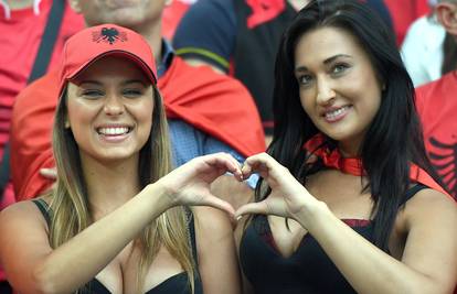 Dvije albanske ljepotice ukrale show Griezmannu, Pogbi i ekipi